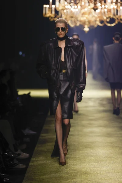 Look 12
